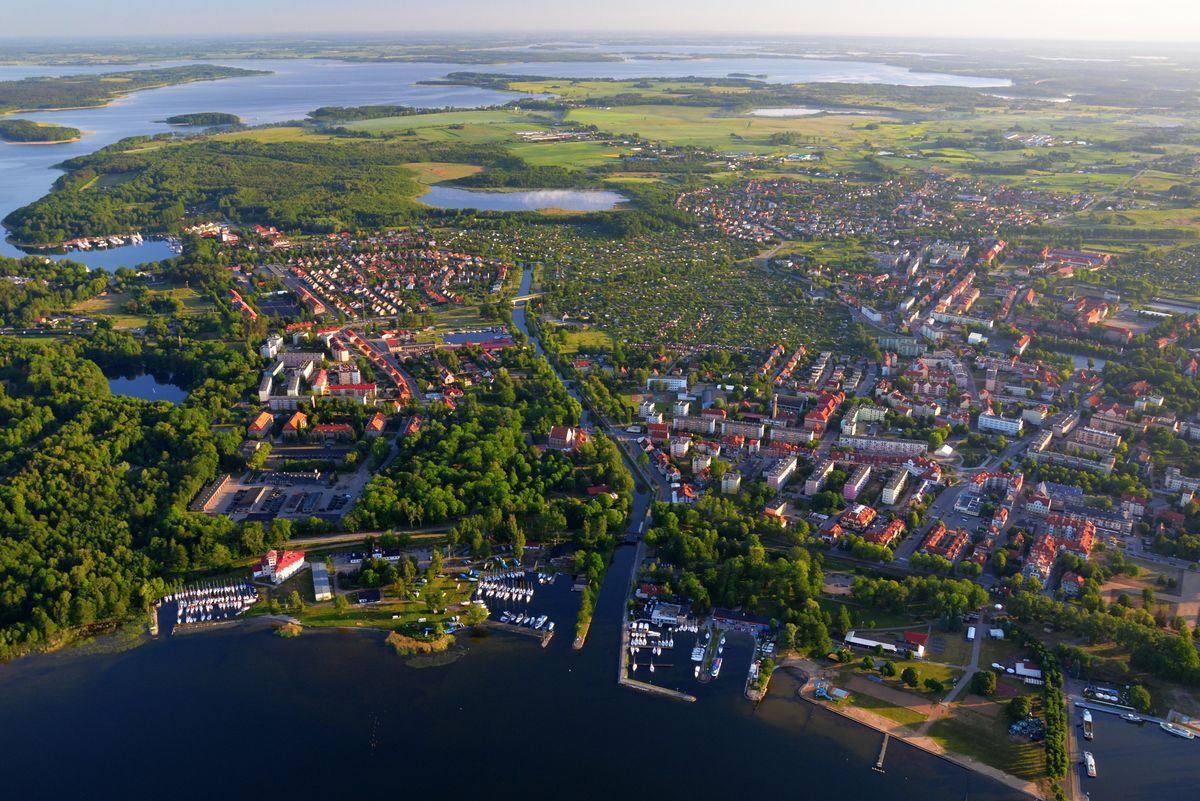 Zabytki, kanał żeglugowy i pobliskie atrakcje – Jak spędzić udany weekend w Elblągu i okolicy